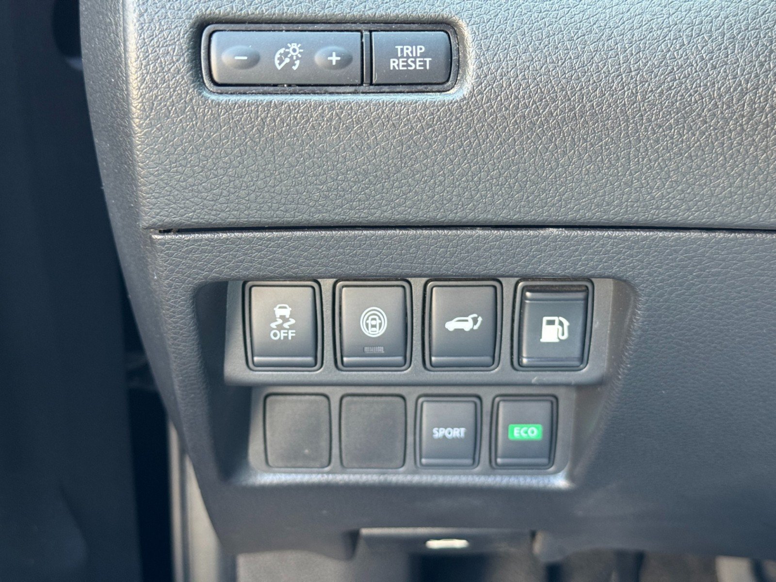 Used 2019 Nissan Rogue SV FWD image 17