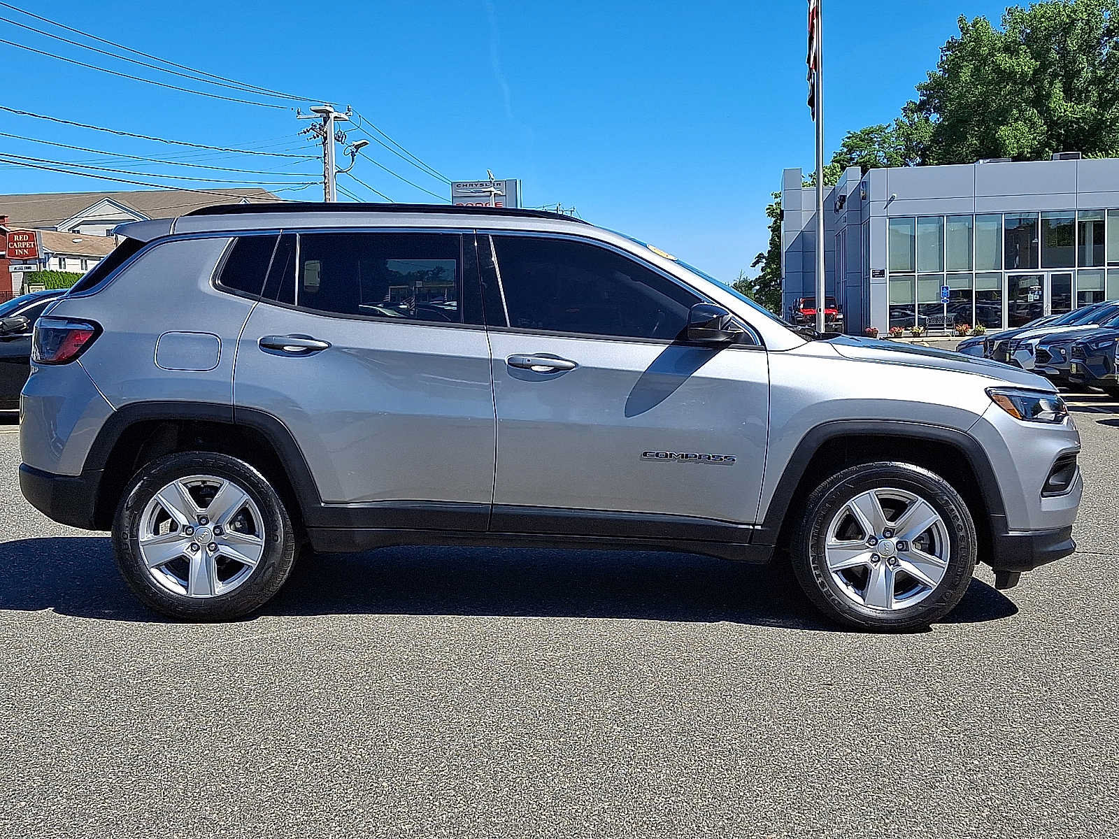 Certified 2022 Jeep Compass Latitude w/ Sun and Sound Group AWD/4WD image 7