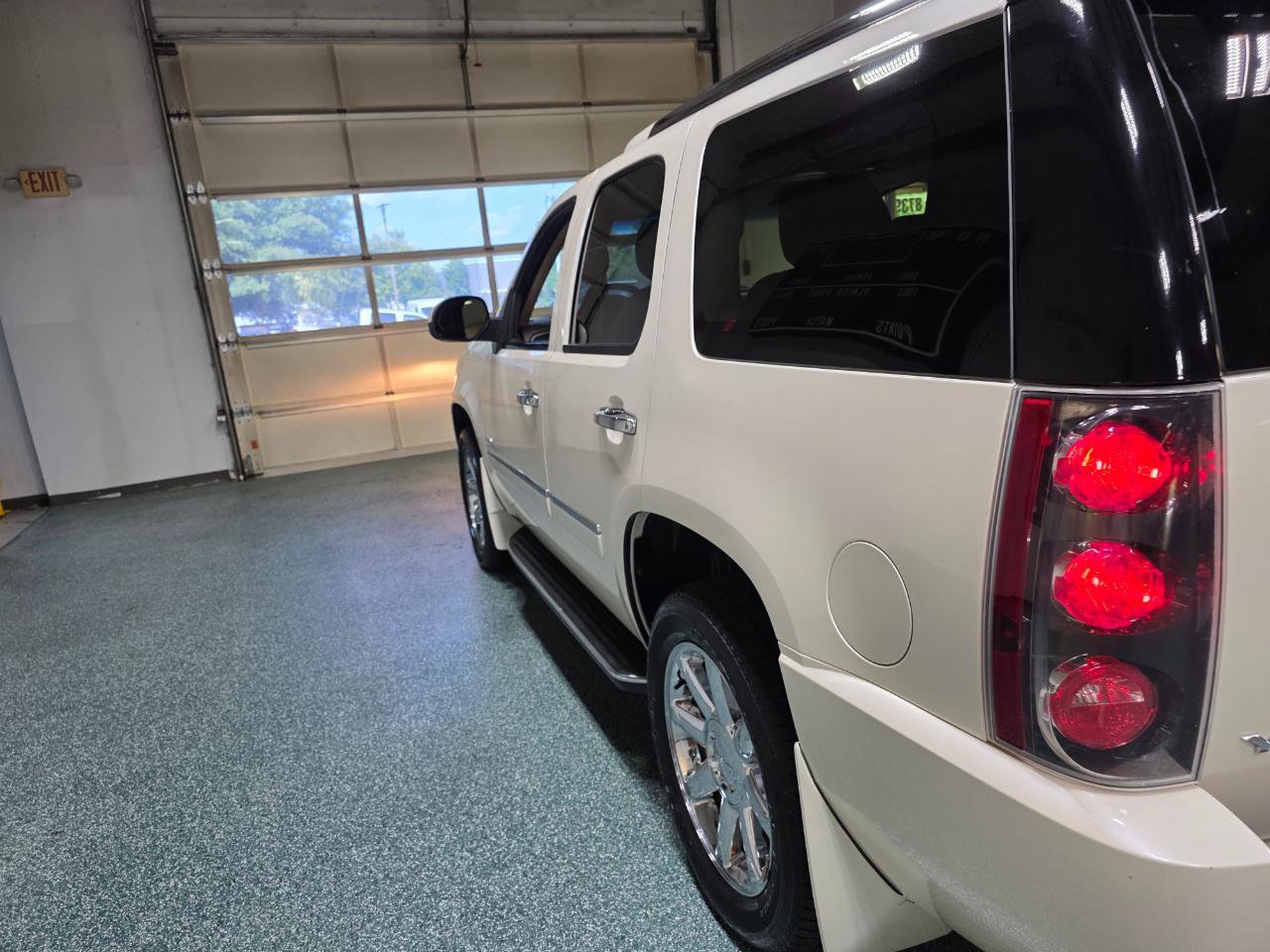 Used 2013 GMC Yukon Denali AWD/4WD image 10