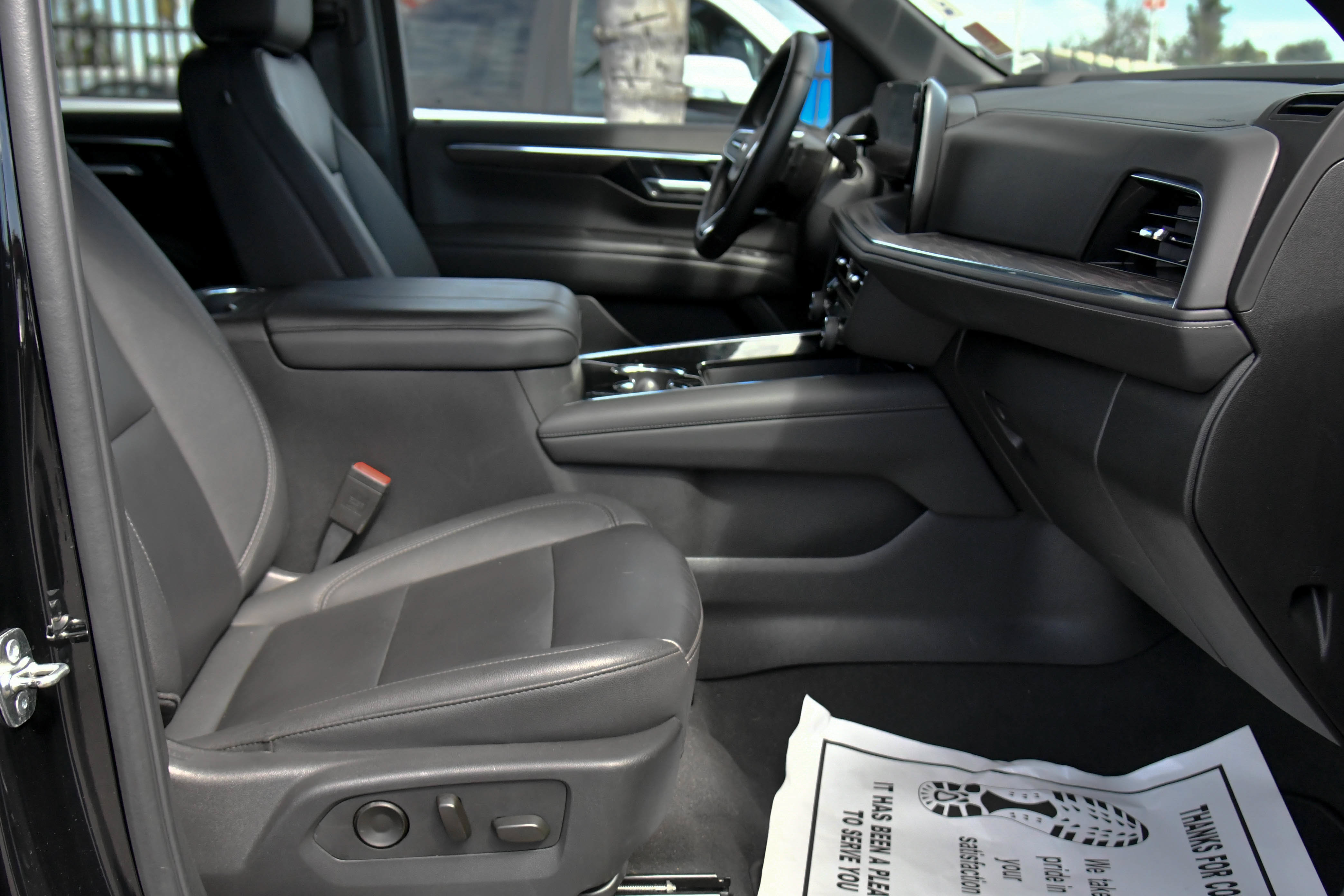 Used 2025 Chevrolet Tahoe LT AWD/4WD image 59