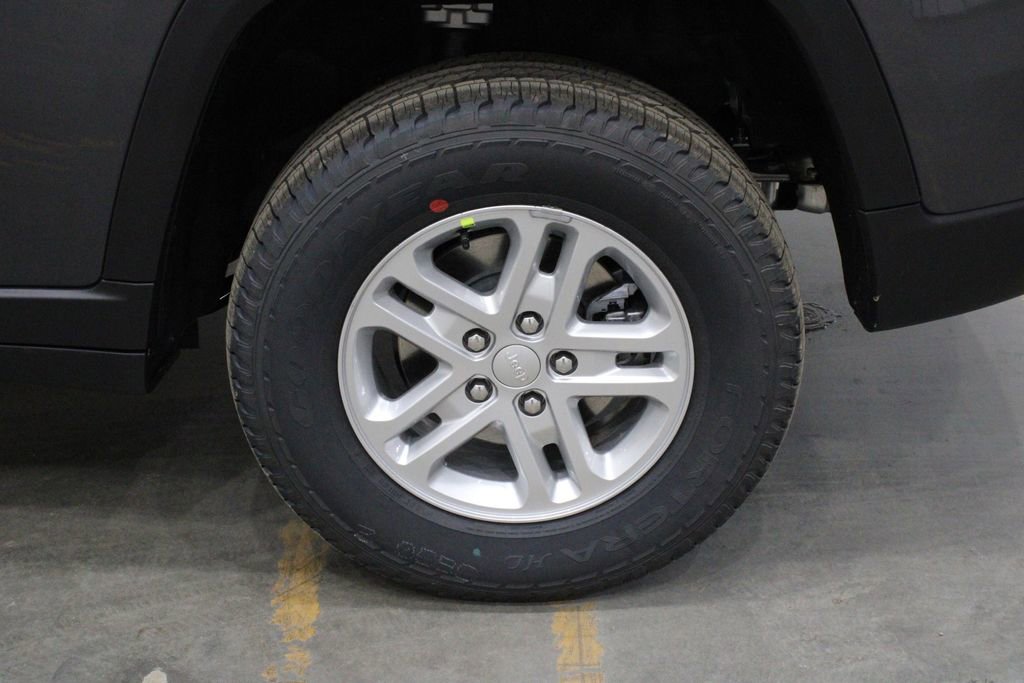 New 2025 Jeep Grand Cherokee Laredo w/ Luxury Tech Group I image 43