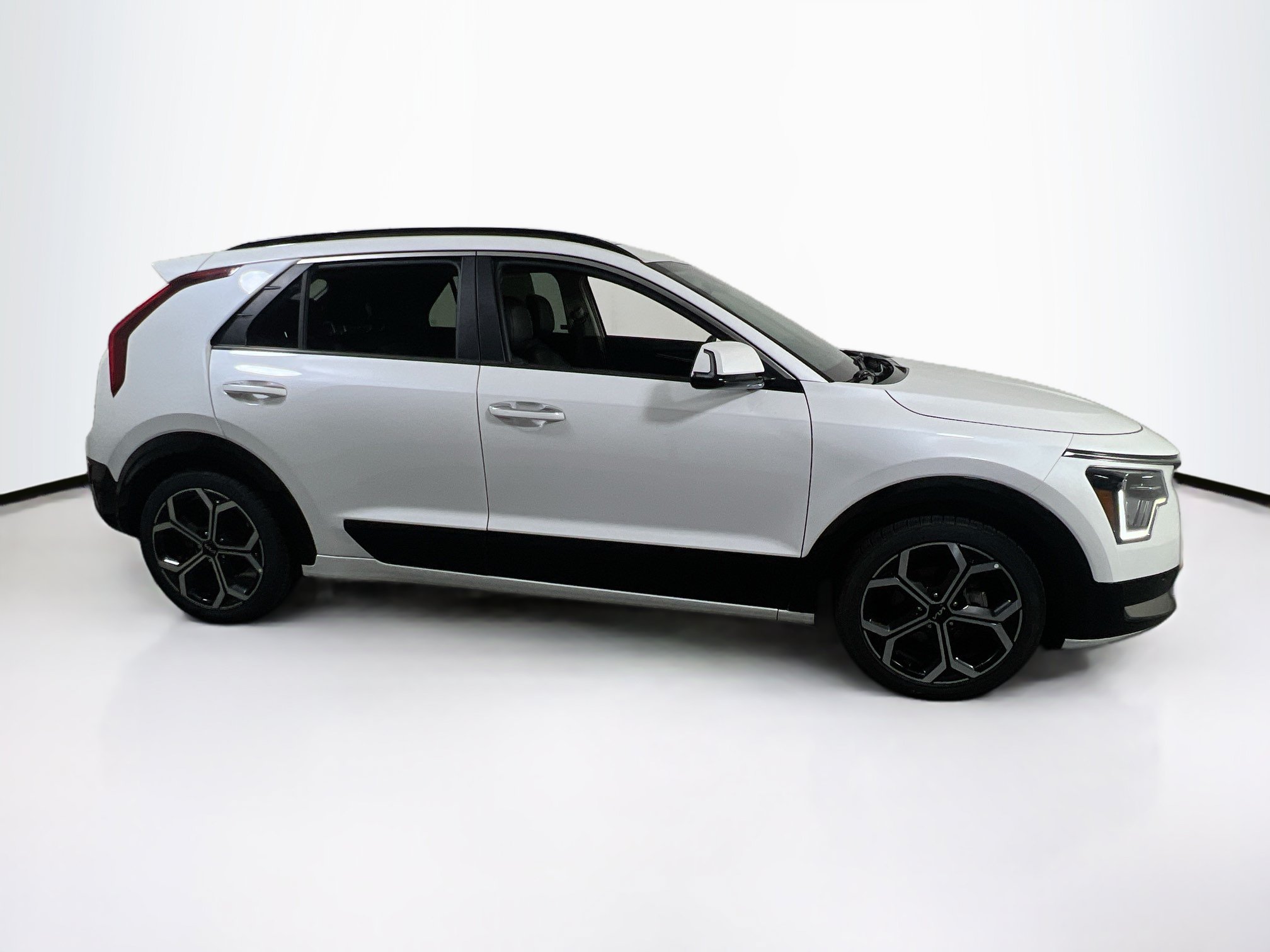 Used 2023 Kia Niro SX Touring FWD image 4