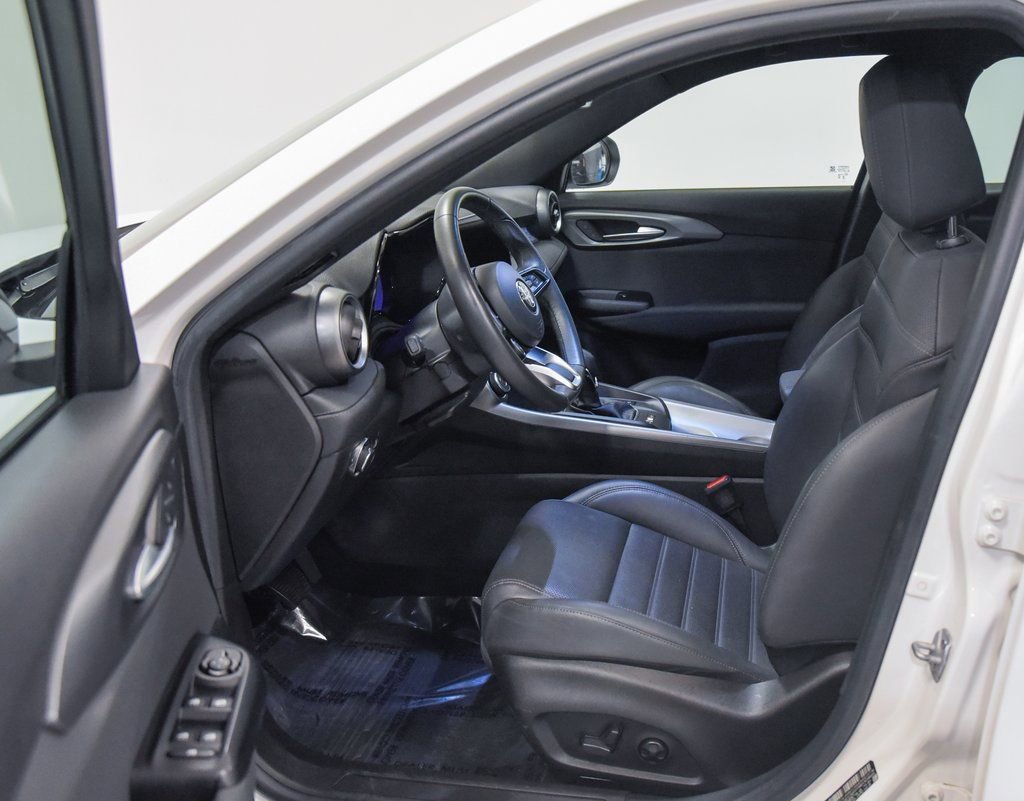 Used 2024 Alfa Romeo Tonale Ti w/ Premium Interior Package image 9