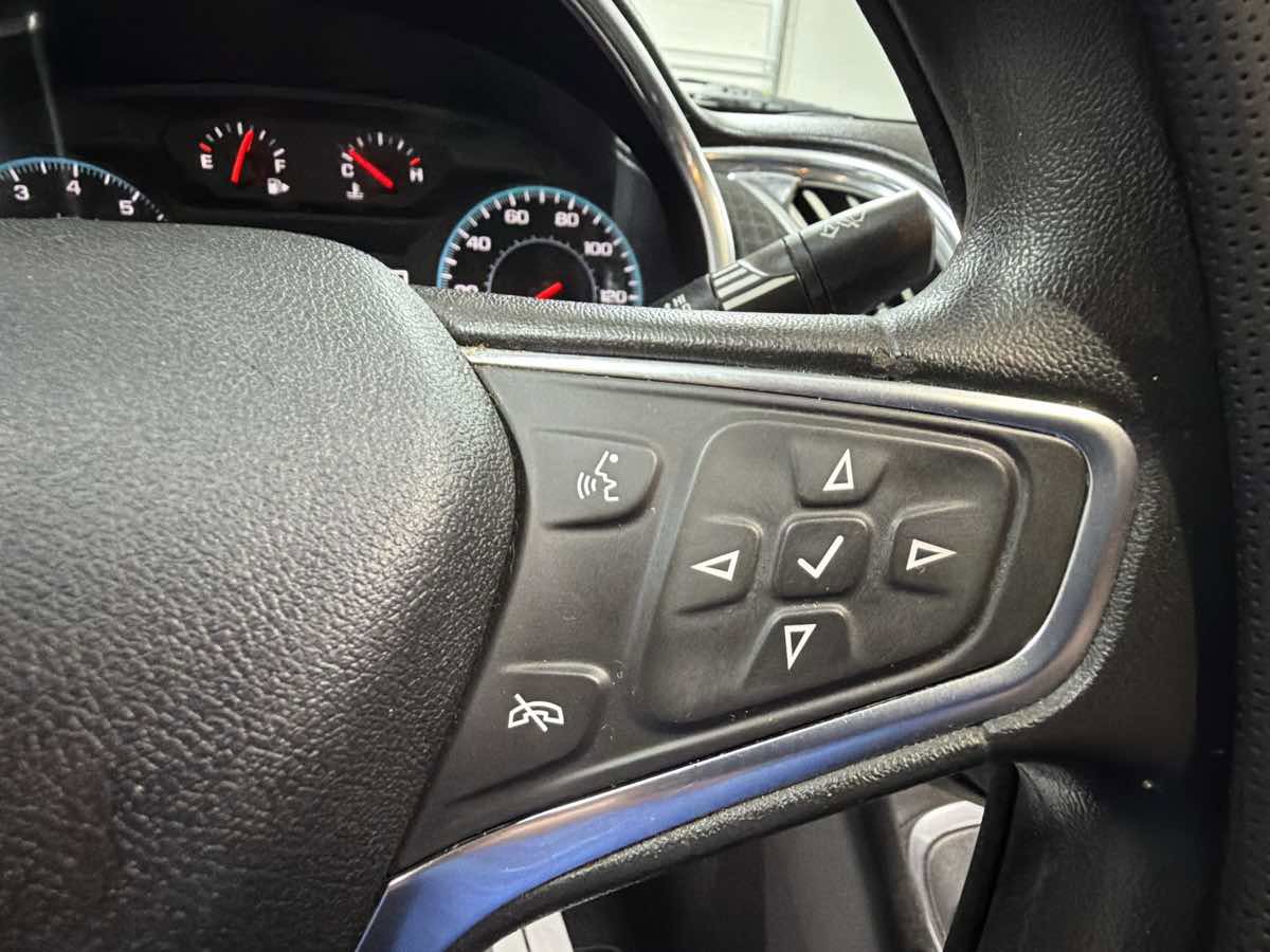 Used 2018 Chevrolet Malibu LT image 17