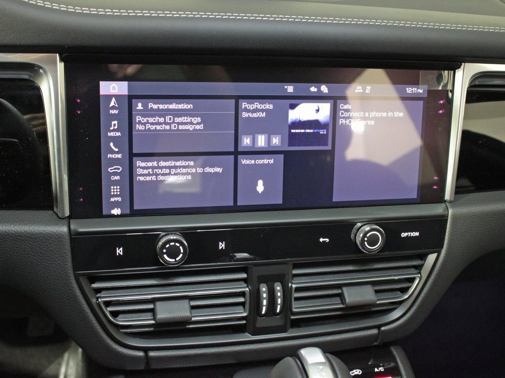 Used 2025 Porsche Macan image 26