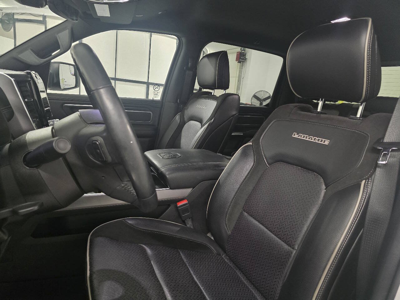Used 2023 RAM 1500 Laramie AWD/4WD image 18