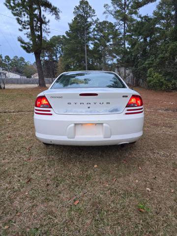Used 2005 Dodge Stratus SXT image 2