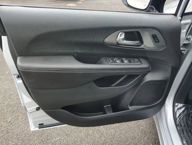 New 2026 Chrysler Pacifica Select image 11