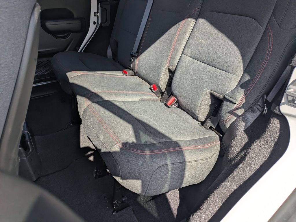 Used 2025 Jeep Wrangler Unlimited Rubicon image 27