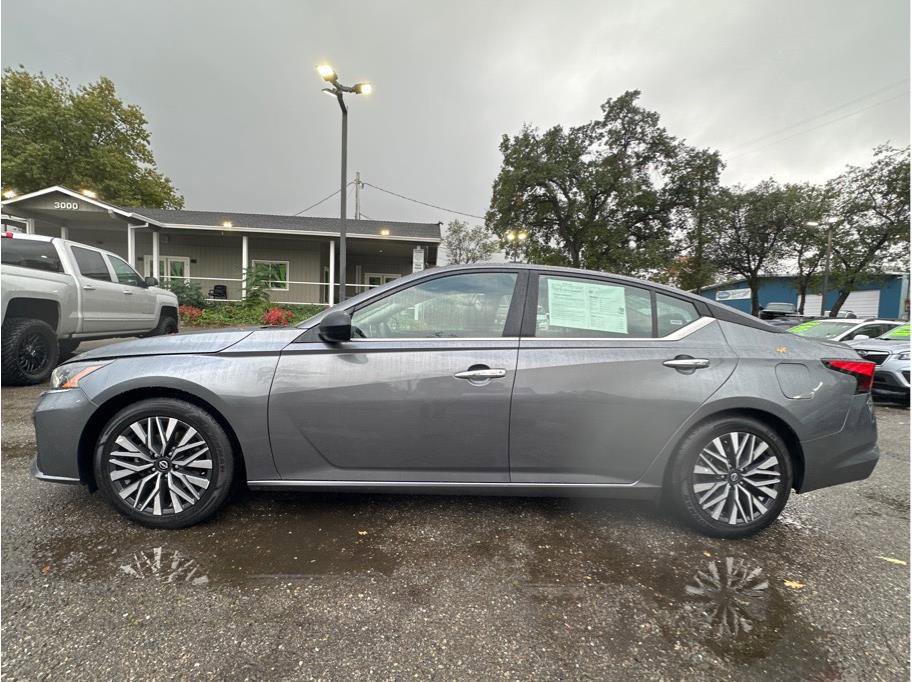 Used 2024 Nissan Altima 2.5 SV image 4