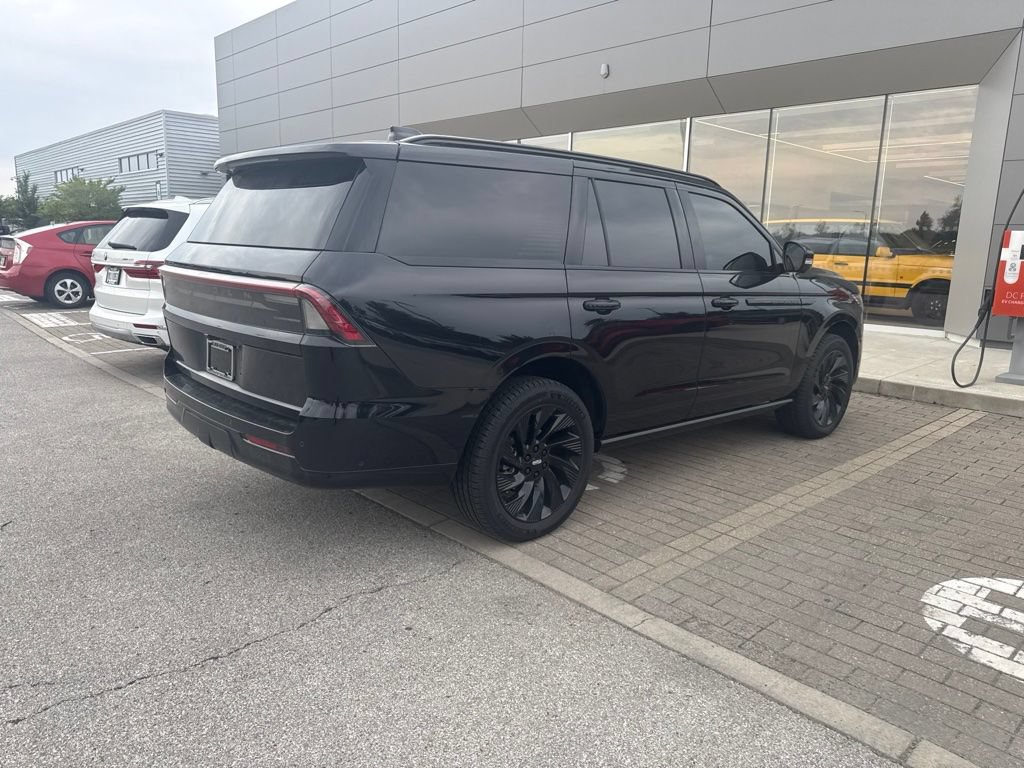 Used 2025 Lincoln Navigator Reserve w/ Jet Appearance Package AWD/4WD image 5