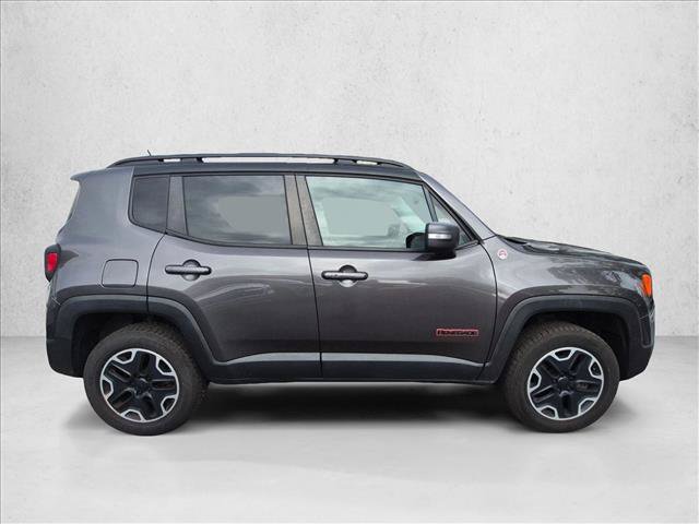 Used 2016 Jeep Renegade Trailhawk w/ Premium Trailhawk Package AWD/4WD image 4