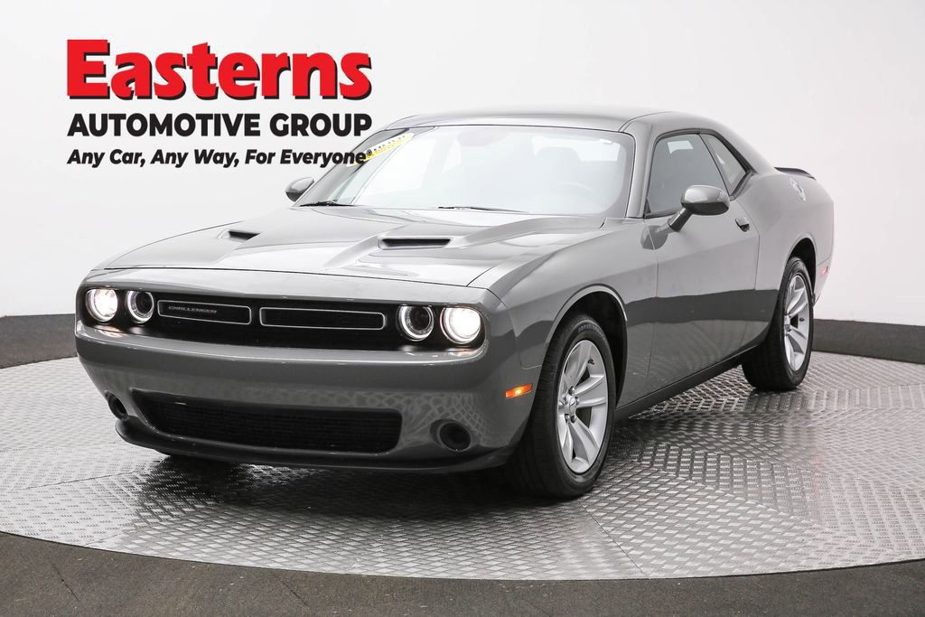 Used 2023 Dodge Challenger SXT image 1