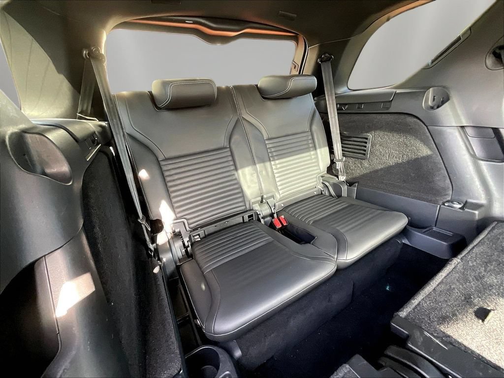 Used 2023 Land Rover Discovery S R-Dynamic AWD/4WD image 24