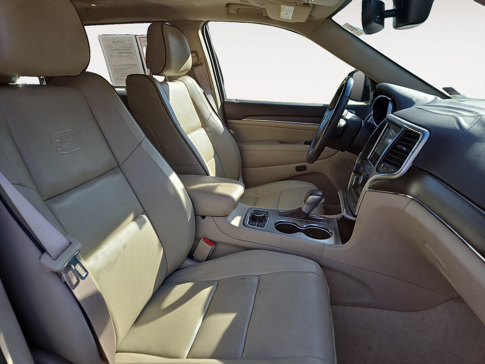 Used 2018 Jeep Grand Cherokee Overland AWD/4WD image 15