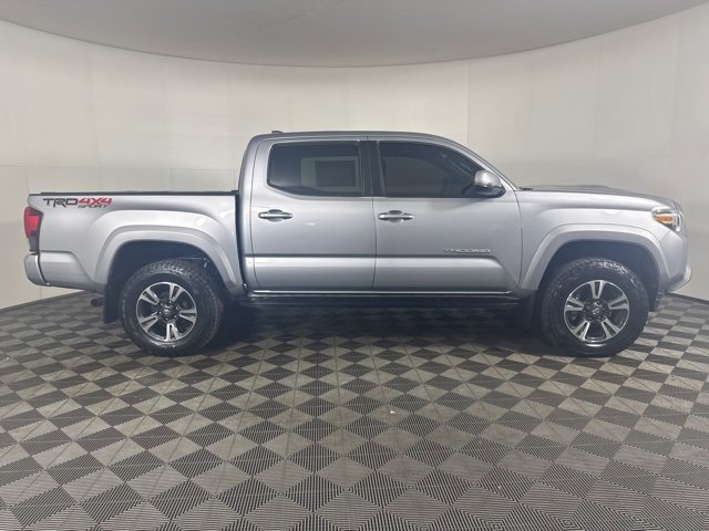 Used 2018 Toyota Tacoma TRD Sport image 2