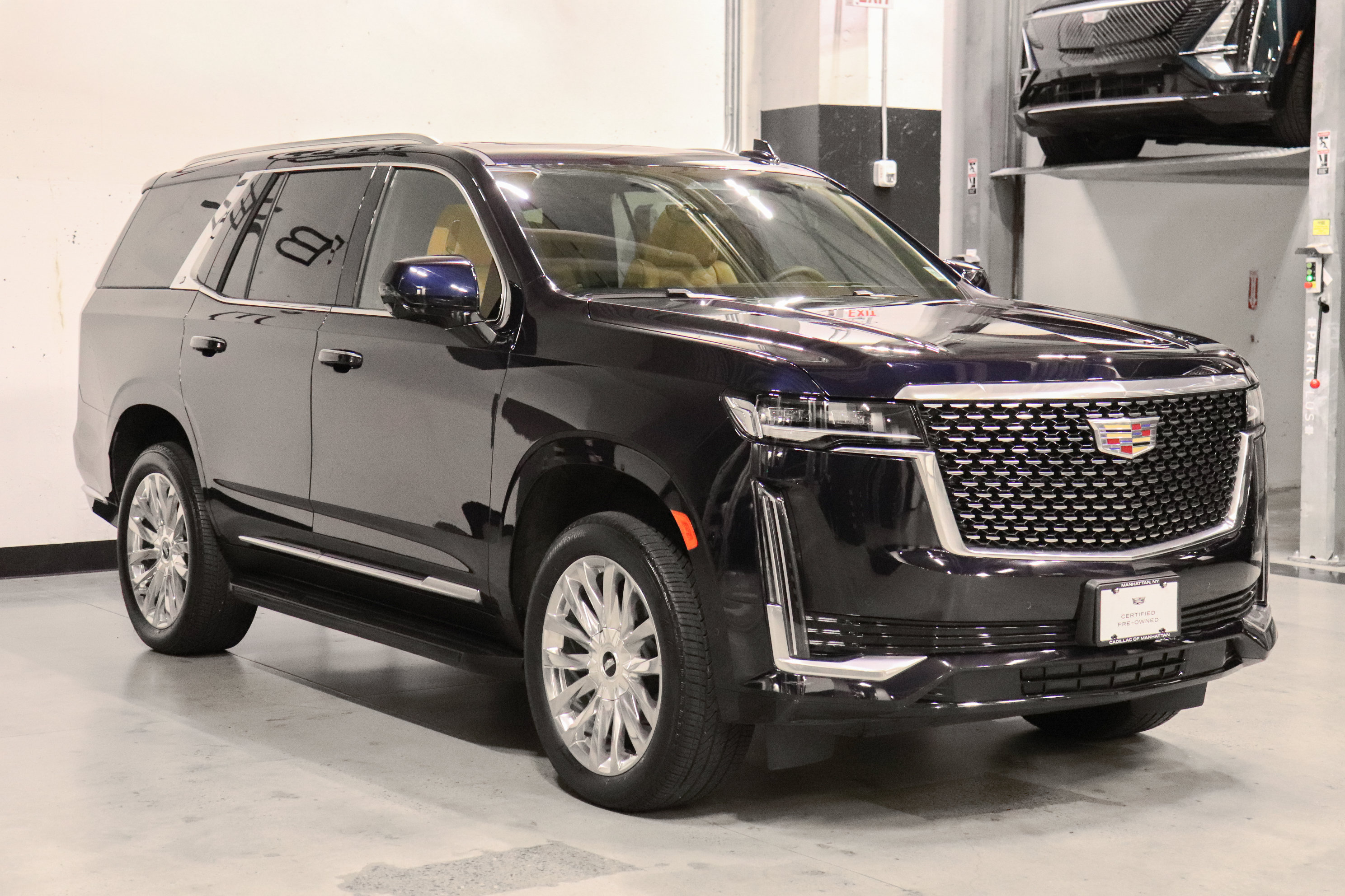 Used 2024 Cadillac Escalade Premium Luxury AWD/4WD image 7
