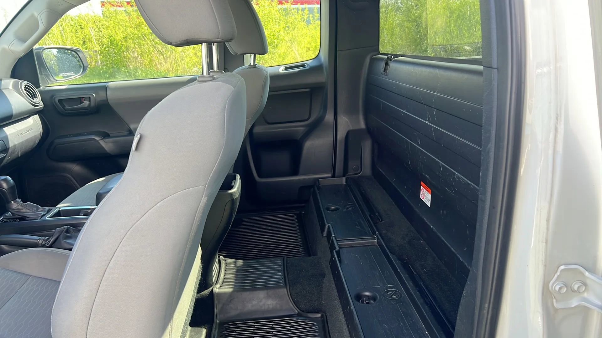 Used 2017 Toyota Tacoma SR image 10