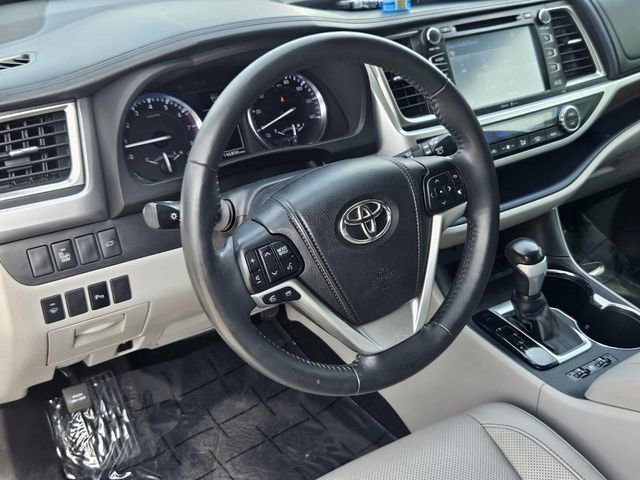 Used 2015 Toyota Highlander Limited image 40