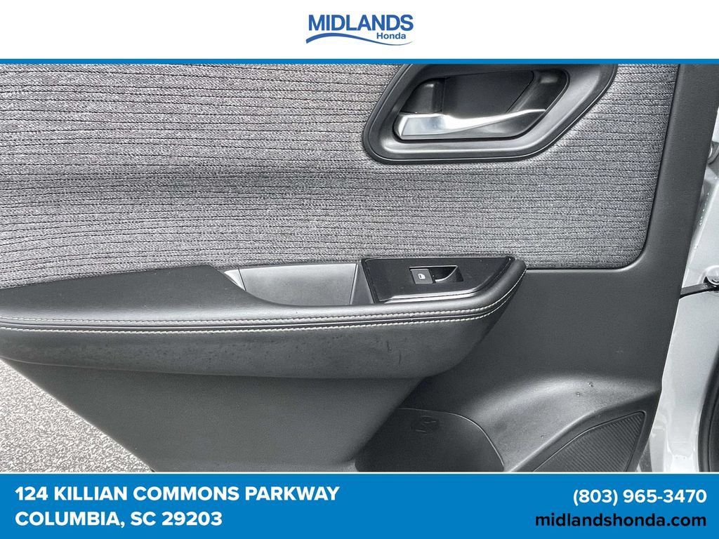 Used 2023 Nissan Rogue SV FWD image 13