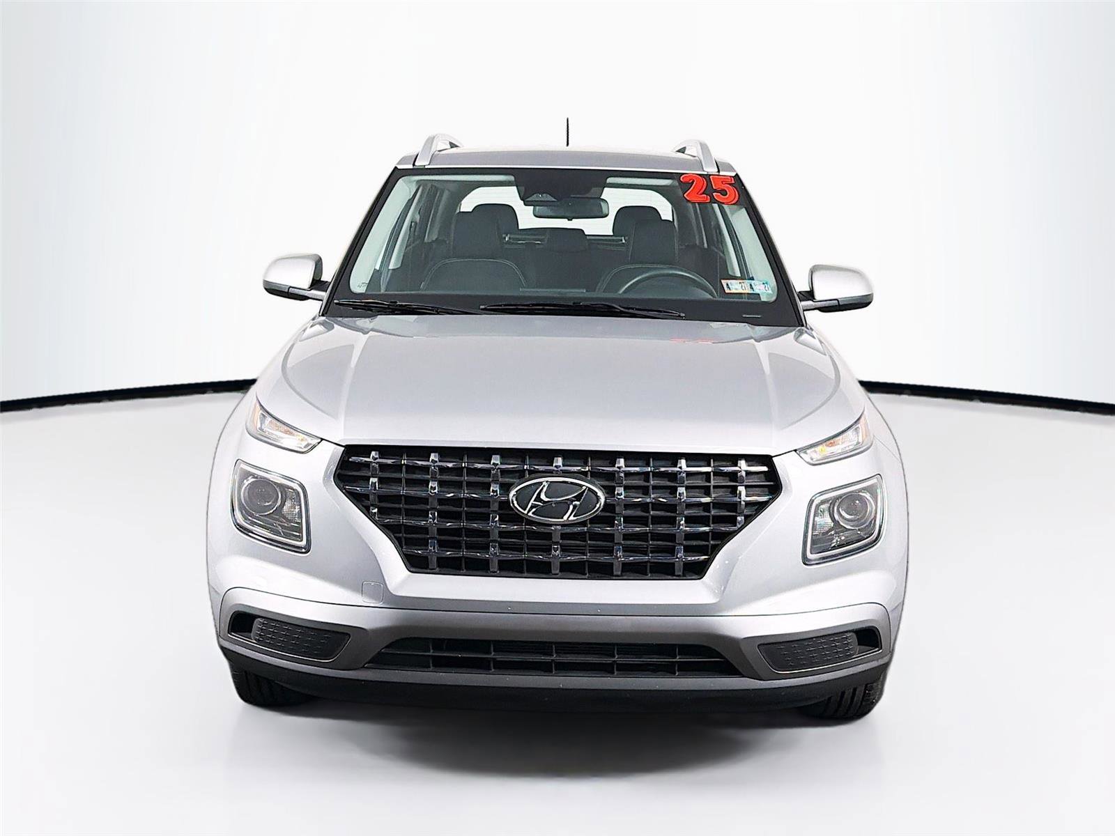 Used 2025 Hyundai Venue SEL FWD image 2
