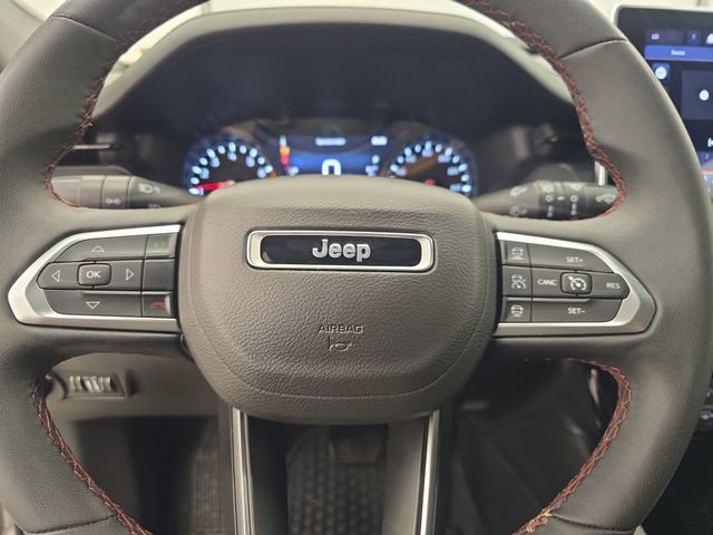 Used 2025 Jeep Compass Trailhawk AWD/4WD image 28