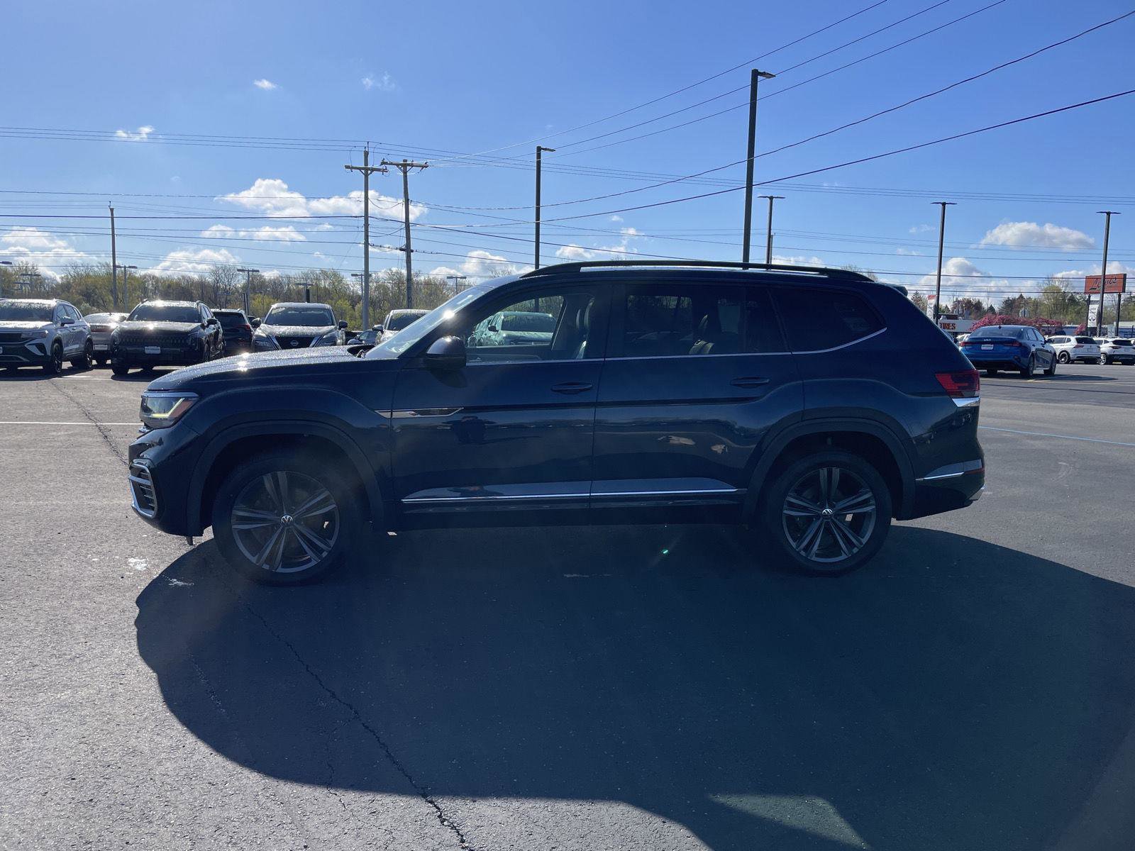 Used 2021 Volkswagen Atlas SE w/ Panoramic Sunroof Package AWD/4WD image 4