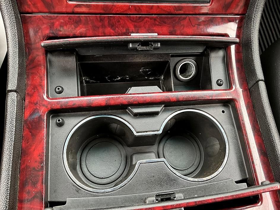 Used 2014 Cadillac Escalade Luxury image 24