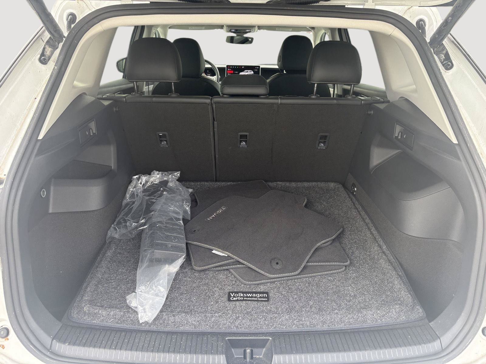 Certified 2025 Volkswagen Tiguan SE AWD/4WD image 16