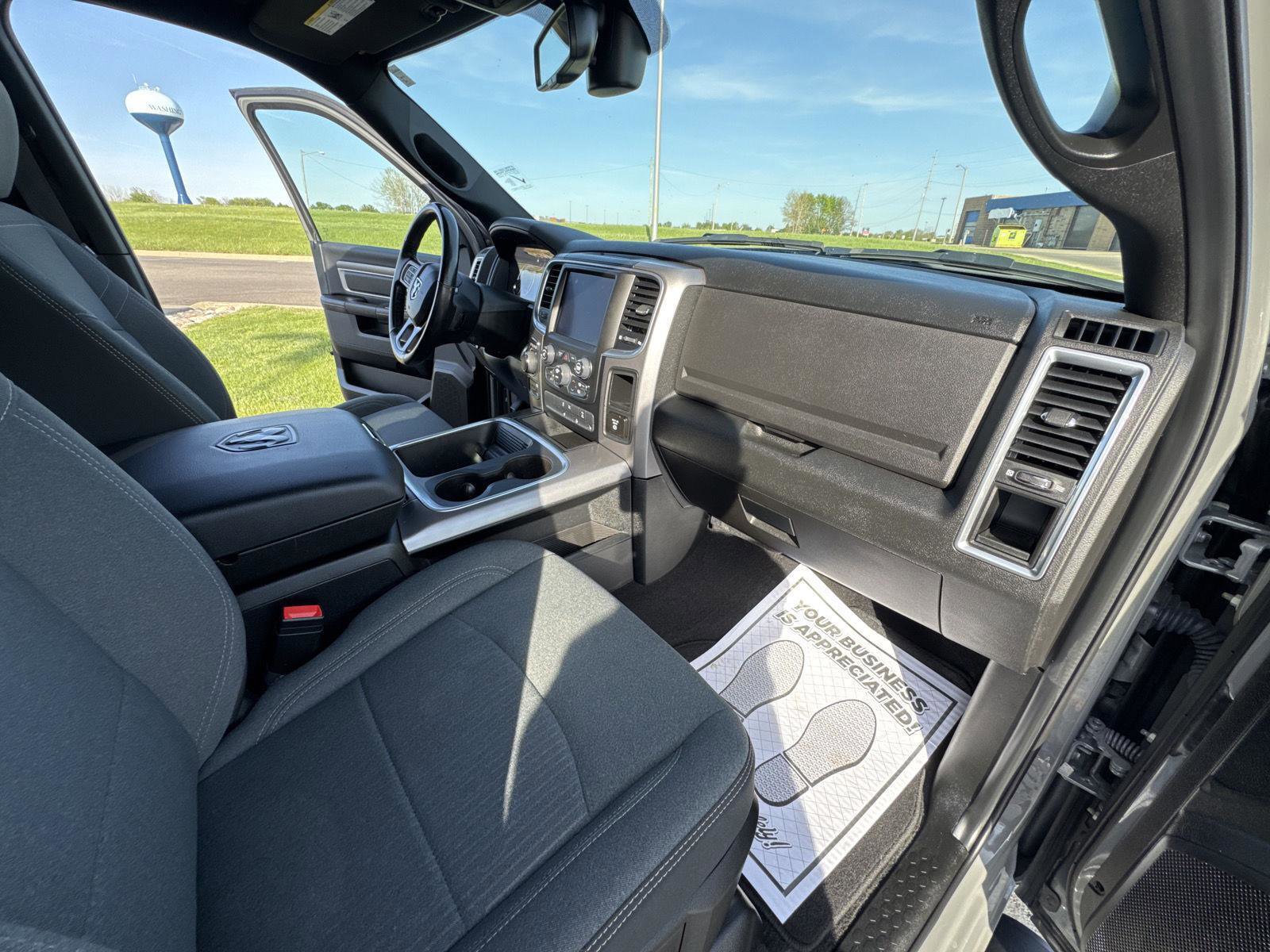 Used 2022 RAM 1500 Classic Warlock w/ Ceramic Gray Warlock Package AWD/4WD image 17