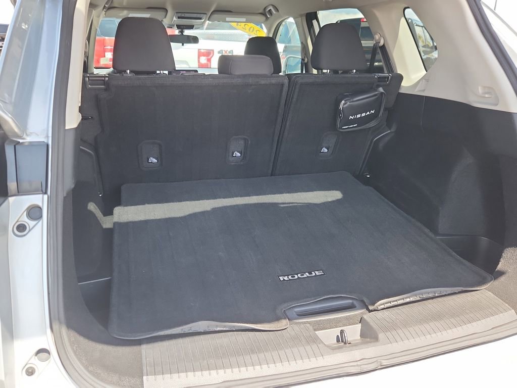 Used 2024 Nissan Rogue SV AWD/4WD image 12