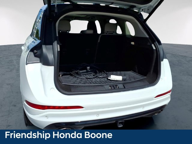 Used 2022 Lincoln Corsair Grand Touring w/ Towing Package AWD/4WD image 8