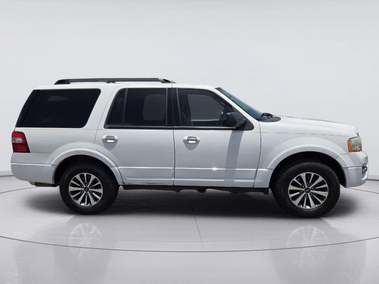 Used 2016 Ford Expedition XLT RWD image 5