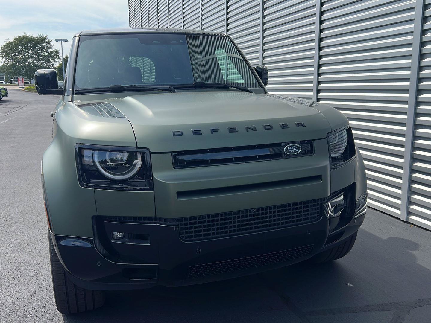 New 2026 Land Rover Defender 110 X-Dynamic SE AWD/4WD image 8