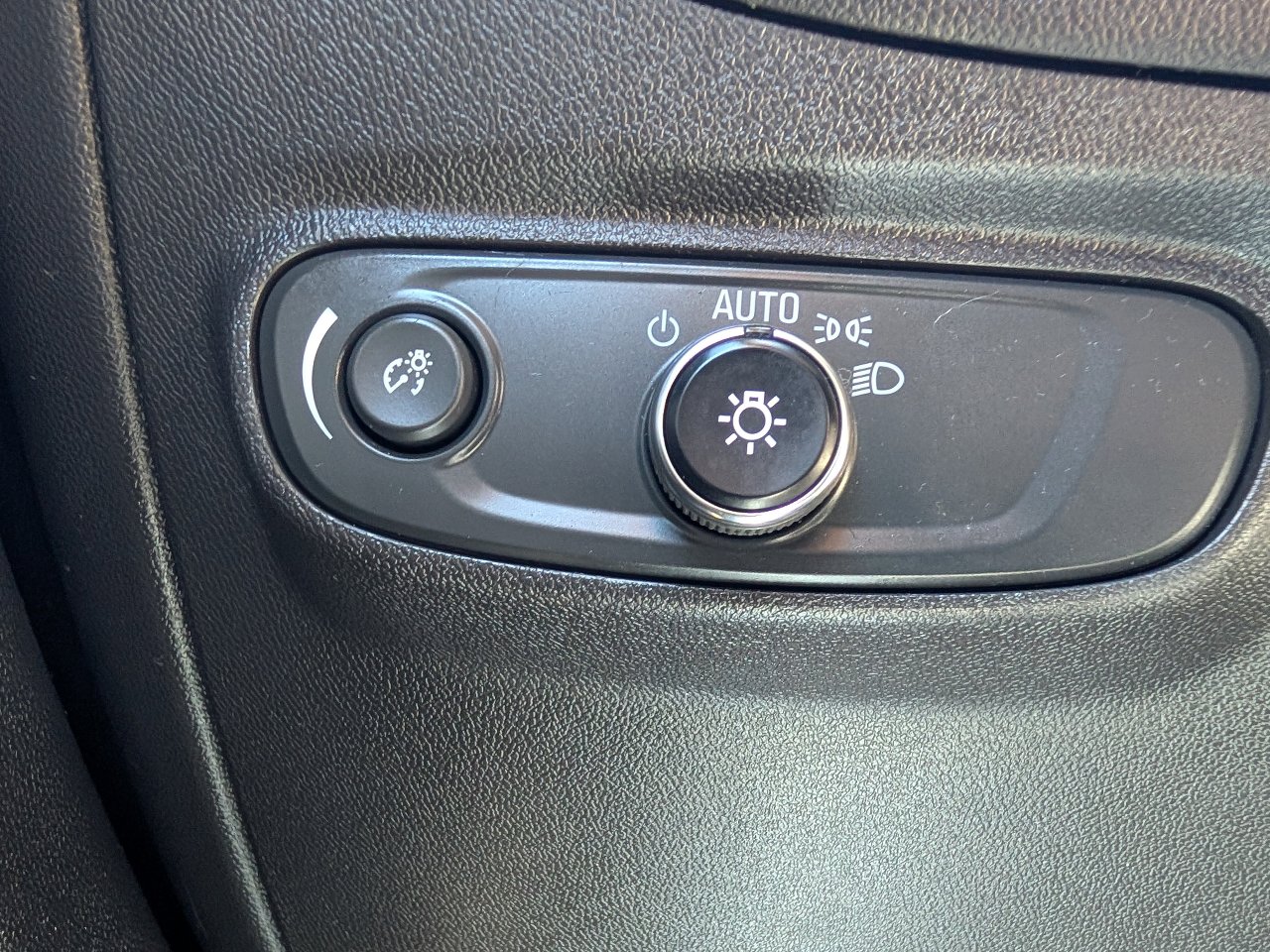 Used 2021 Chevrolet Equinox LS image 19