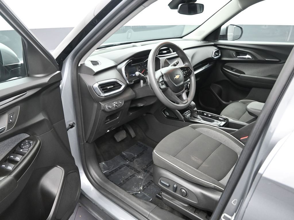 Used 2023 Chevrolet TrailBlazer LT FWD image 11