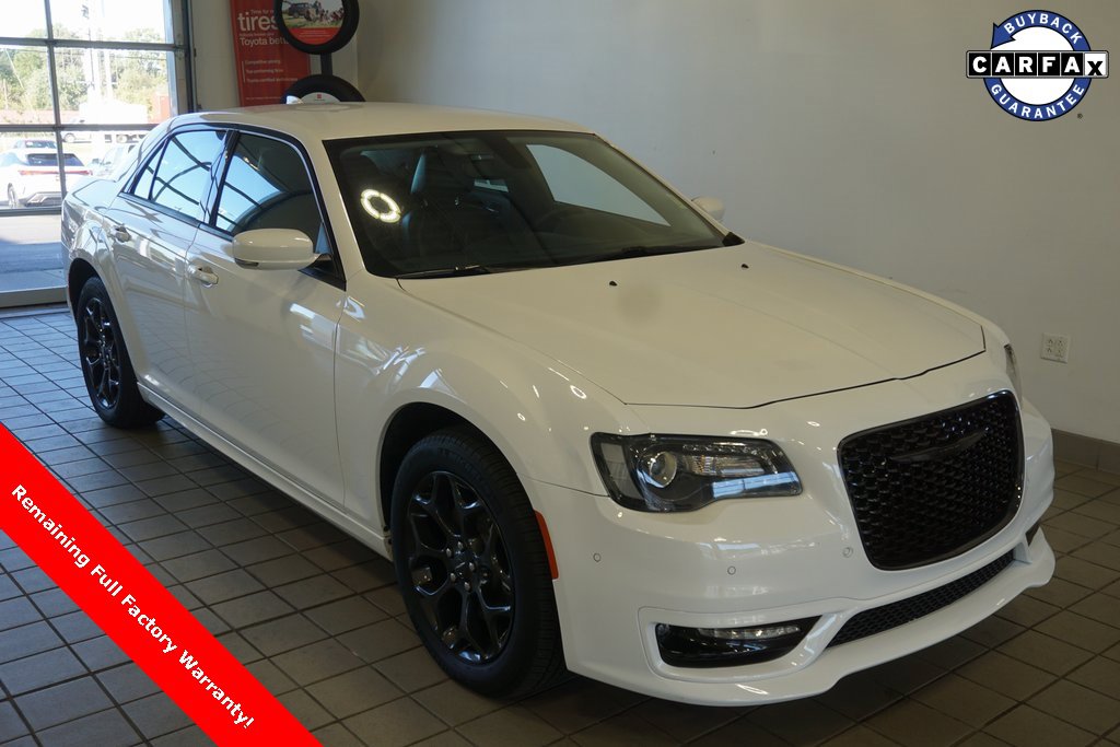 Used 2023 Chrysler 300 Touring L image 1