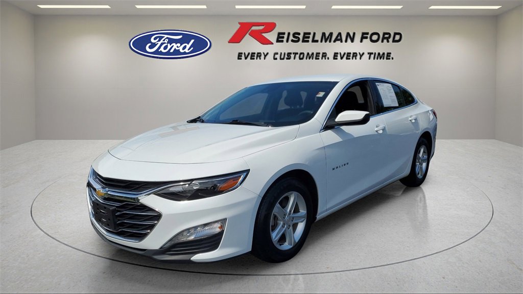 Used 2023 Chevrolet Malibu LT image 2