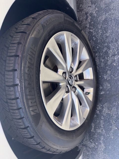 Used 2016 Toyota Camry XLE w/ Moonroof Package FWD image 23