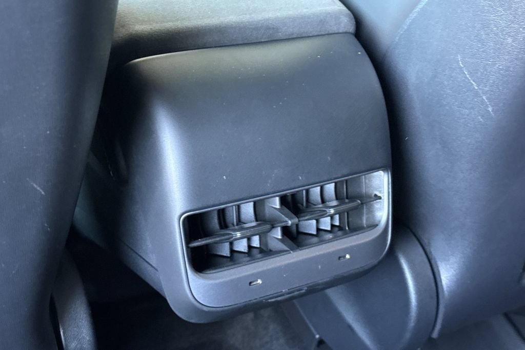 Used 2022 Tesla Model Y Performance AWD/4WD image 15