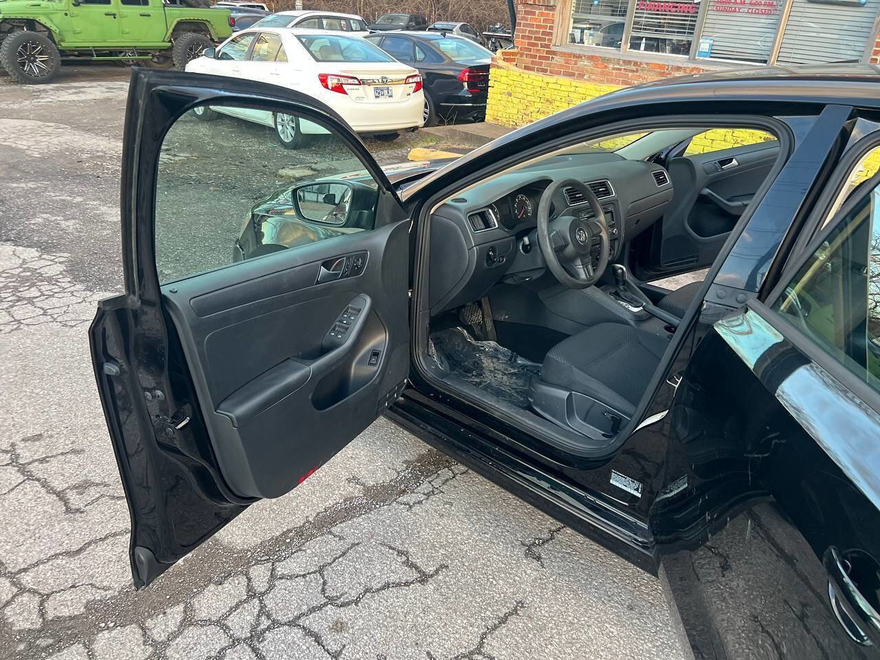 Used 2014 Volkswagen Jetta S image 9