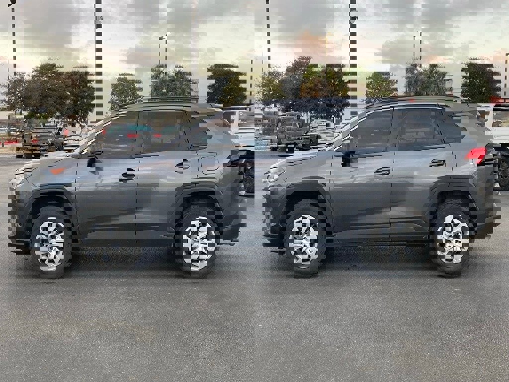 Used 2021 Toyota RAV4 LE w/ Carpet Mat Package (TMS) image 7