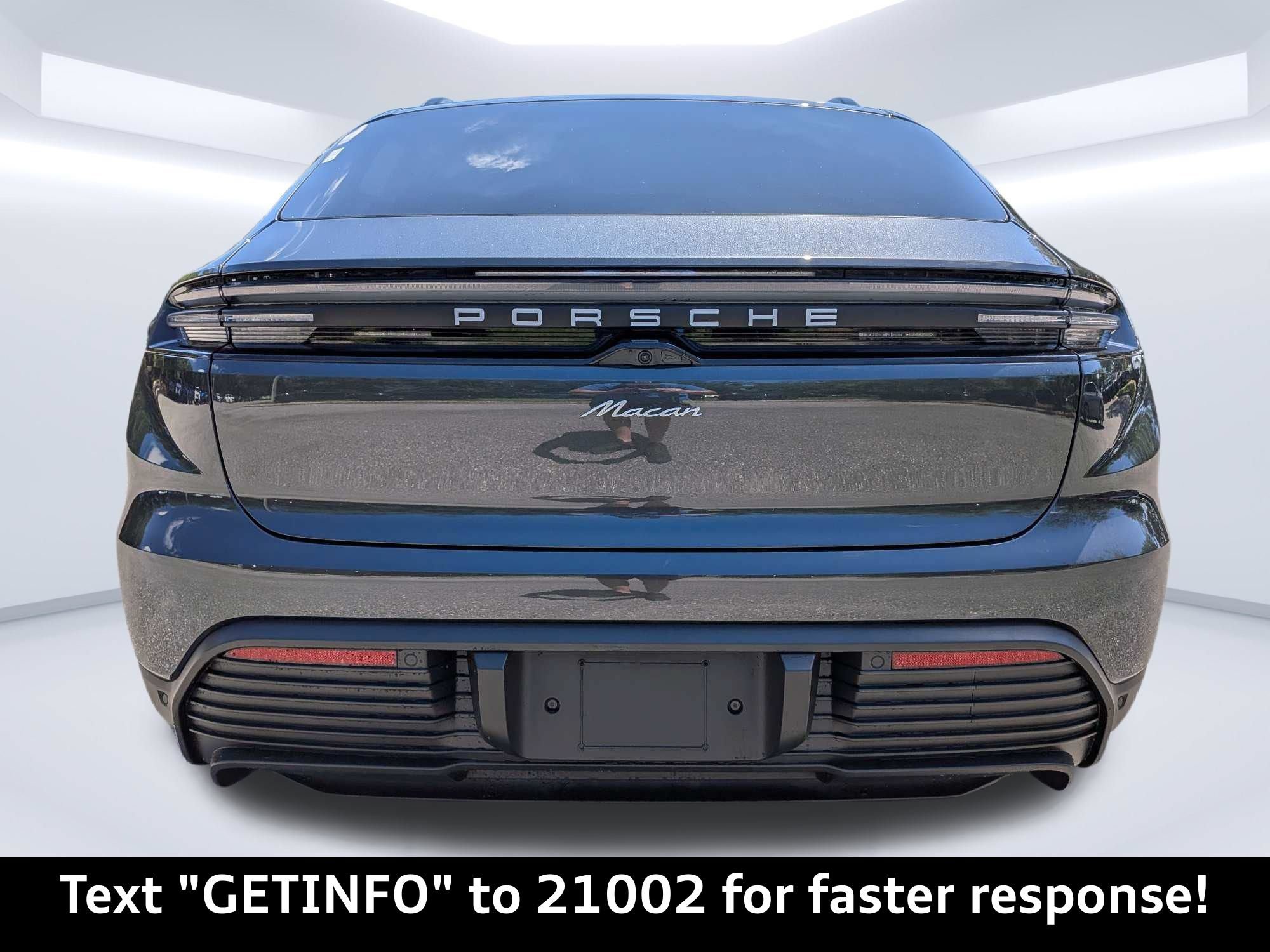 Used 2025 Porsche Macan Electric RWD image 5