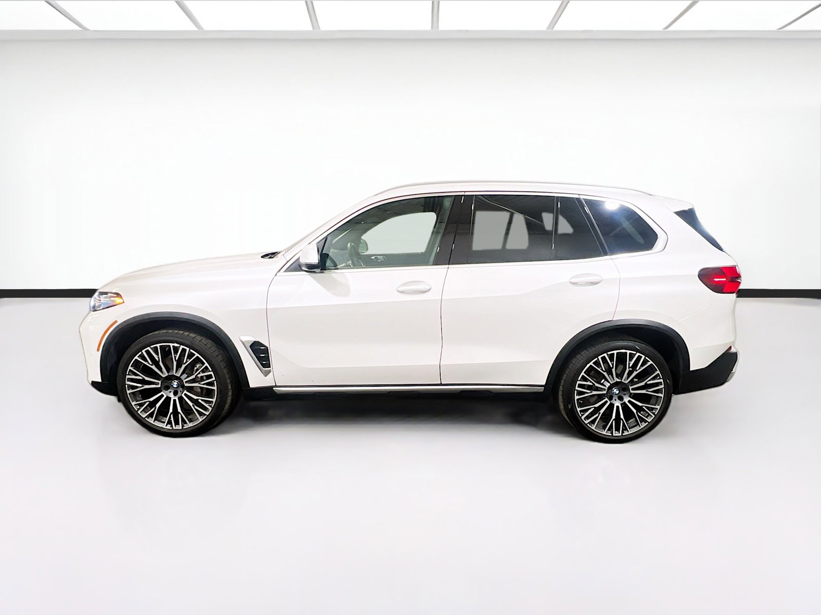 Used 2024 BMW X5 sDrive40i w/ Premium Package RWD image 25