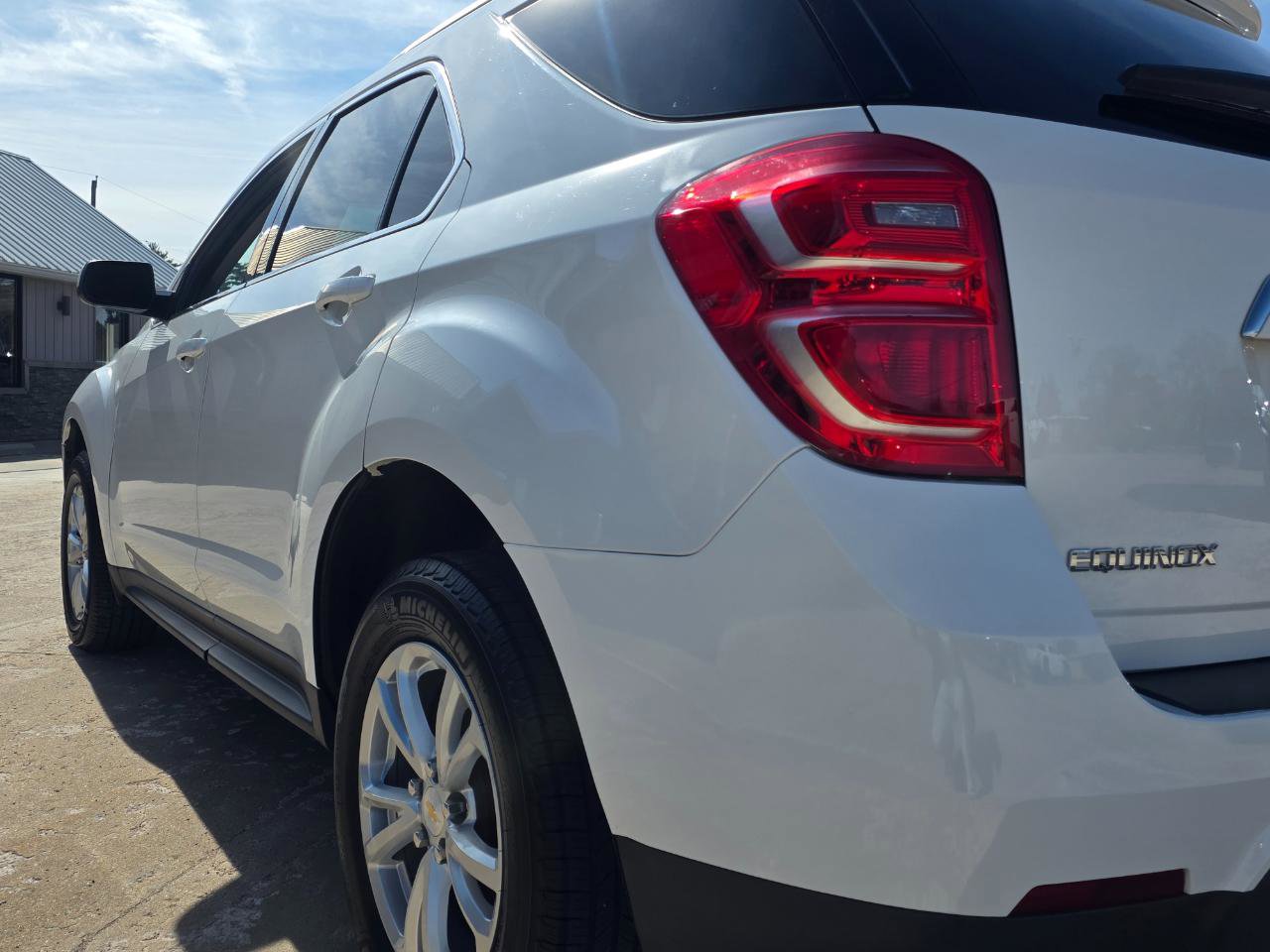 Used 2017 Chevrolet Equinox LT w/ Convenience Package image 16