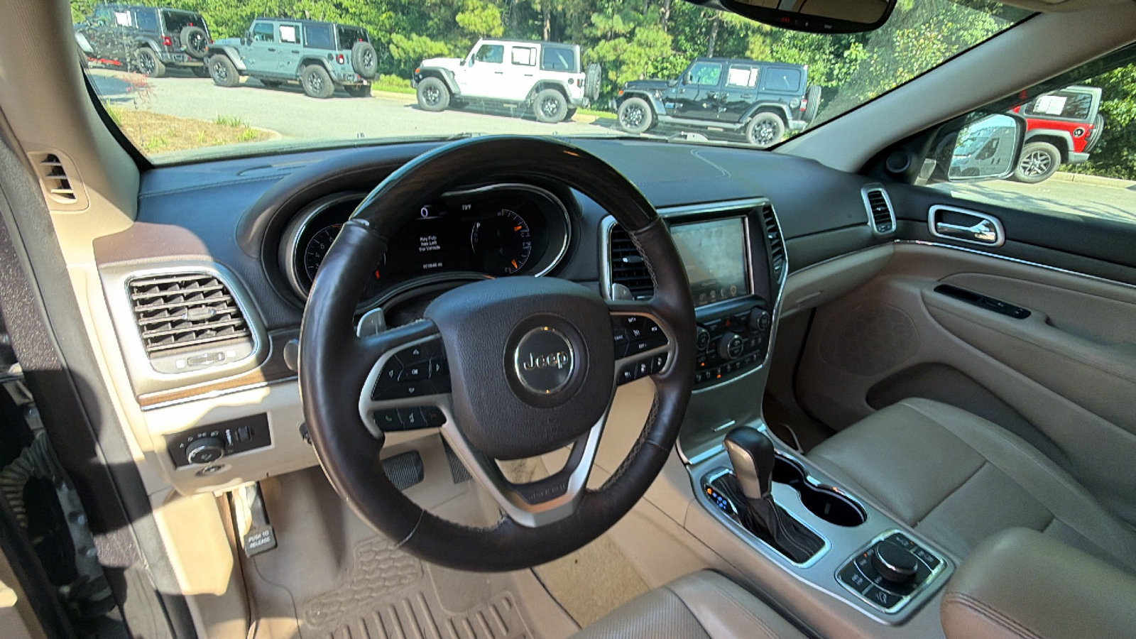 Used 2017 Jeep Grand Cherokee Overland w/ Jeep Active Safety Group AWD/4WD image 25