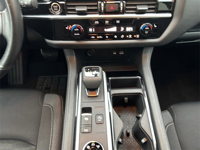 Used 2024 Nissan Pathfinder SV image 11