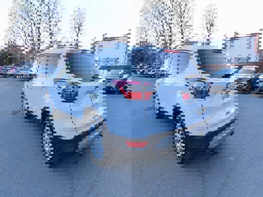 Used 2018 Ford Escape SE image 4