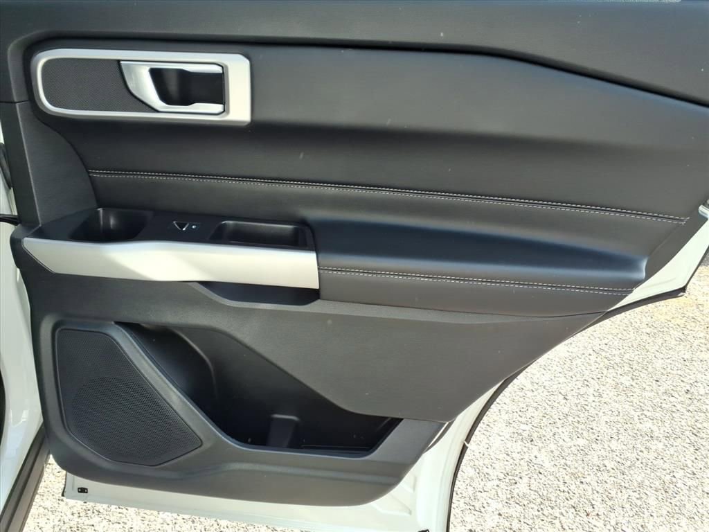 Used 2021 Ford Explorer XLT w/ Equipment Group 202A AWD/4WD image 10