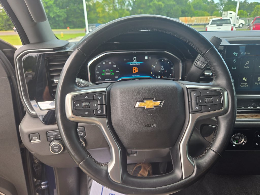 Used 2023 Chevrolet Silverado 1500 LT AWD/4WD image 10